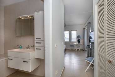 هتل Blue Bay Beach Apartments