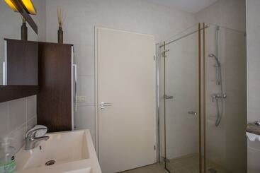 هتل Blue Bay Beach Apartments