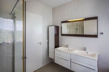هتل Blue Bay Beach Apartments