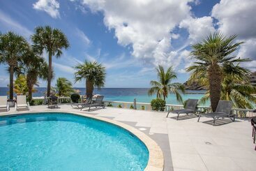 هتل Blue Bay Beach Apartments