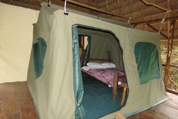 هتل Jungle Lodge Kibale