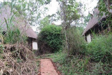 هتل Jungle Lodge Kibale