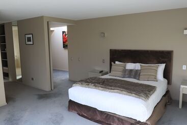 هتل Lakeshore Springs Apartments