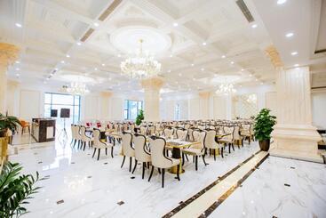 هتل Khách Sạn Minh Phú Diamond Palace