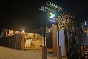 هتل Treebo Omega Stay Inn