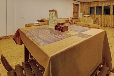 هتل Treebo Omega Stay Inn