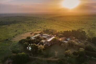 هتل Taita Hills Safari Resort & Spa