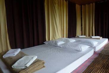 هتل Ten Cents To Heaven Leisure Camp