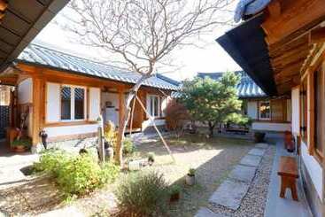 Jeonju Sarangnamoo Pension