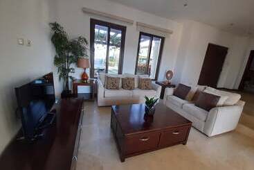 استراحتگاه Pristine Bay Villas