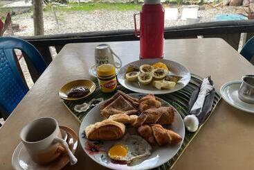 تختخواب و صبحانه Salama Eco Lodge And Hostel