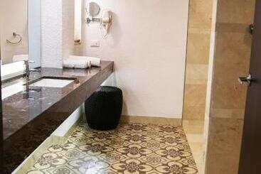 Eurobuilding Hotel & Suites Lecheria