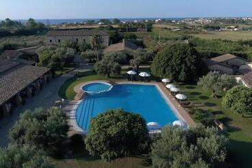 هتل Il Borghetto Beach Club Resort
