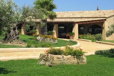 هتل Il Borghetto Beach Club Resort