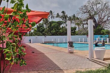 هتل Hillside Swimming Pool And Gardens