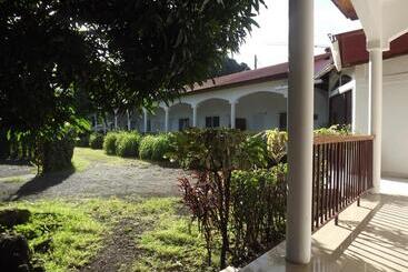 هتل Hôtel La Grillade