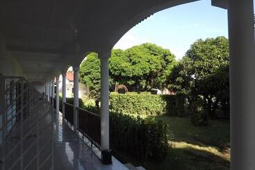 هتل Hôtel La Grillade