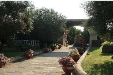 هتل Il Borghetto Beach Club Resort