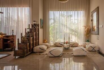 هتل Maison Kenoosha