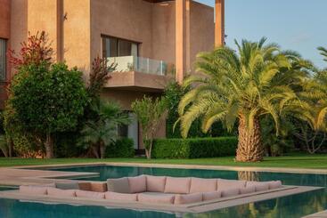 هتل Maison Kenoosha