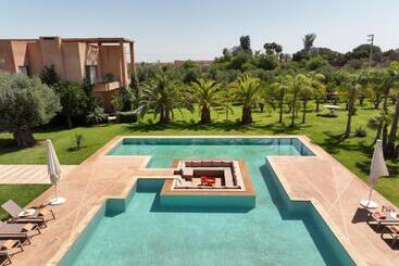 هتل Maison Kenoosha