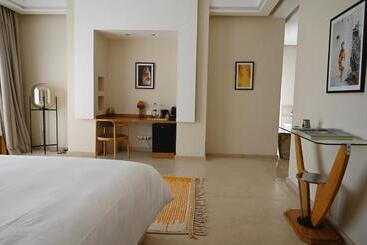 هتل Maison Kenoosha