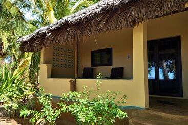هتل Moheli Laka Lodge