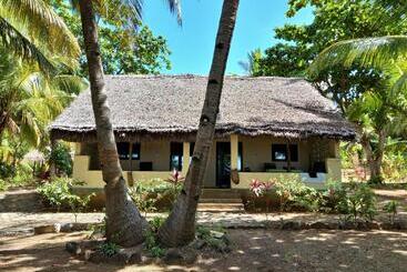 هتل Moheli Laka Lodge