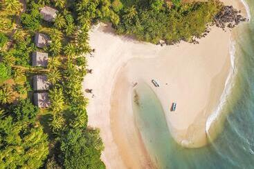 هتل Moheli Laka Lodge