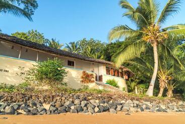 هتل Moheli Laka Lodge