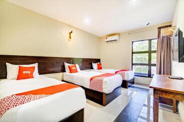هتل Oyo 89960 Manjung Inn