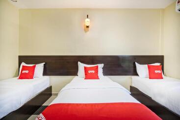 هتل Oyo 89960 Manjung Inn