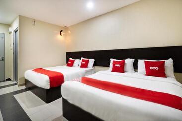 هتل Oyo 89960 Manjung Inn