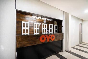 هتل Oyo 89960 Manjung Inn