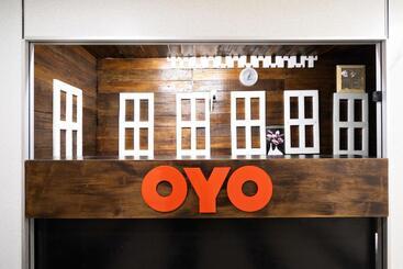 هتل Oyo 89960 Manjung Inn