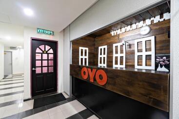 هتل Oyo 89960 Manjung Inn