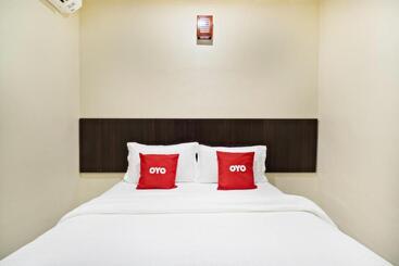 هتل Oyo 89960 Manjung Inn