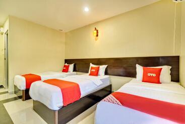 هتل Oyo 89960 Manjung Inn