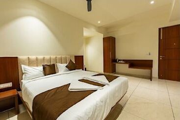 Patel Comforts Inn & Suites