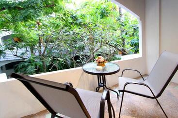 هتل Pooh Beach Resort & Spa