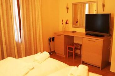 هتل Villa Irini