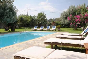 هتل Villa Irini