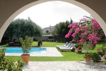 هتل Villa Irini
