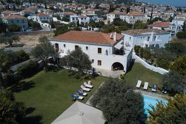 هتل Villa Irini