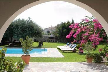 هتل Villa Irini
