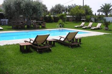 هتل Villa Irini