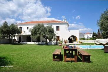 هتل Villa Irini
