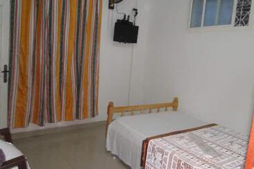 Medina Hotel   Mutsamudu