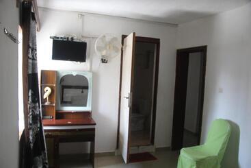 Medina Hotel   Mutsamudu