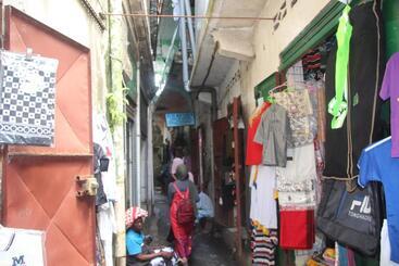 Medina Hotel   Mutsamudu